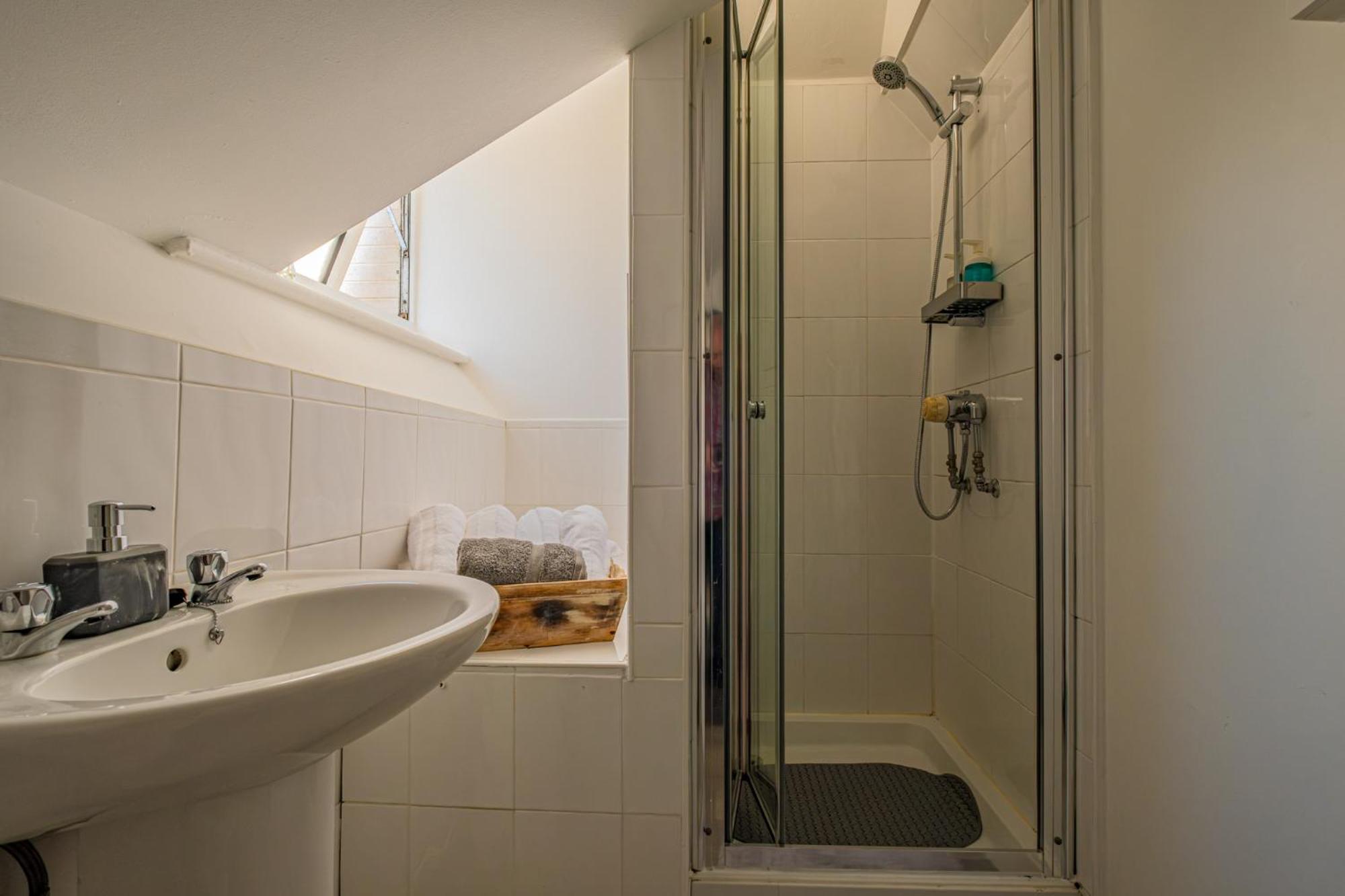 Castleview Coastal Comfort With 2 Parking Spaces Oystermouth Bagian luar foto